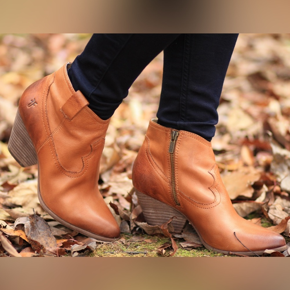 Frye Reina Bootie in Cognac Size 5.5 NEW - Picture 1 of 14